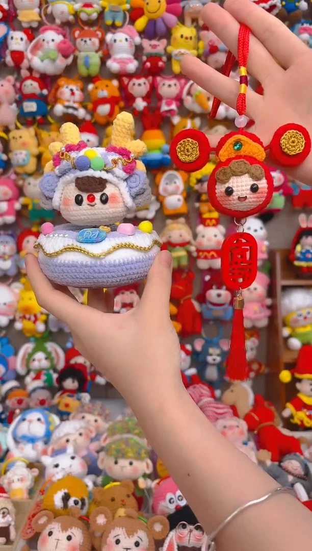 纯手工制作毛线钩织成品醒师多妹摆件，财神团子车挂