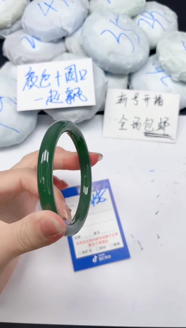 未镶嵌手镯石英质玉A138/6061