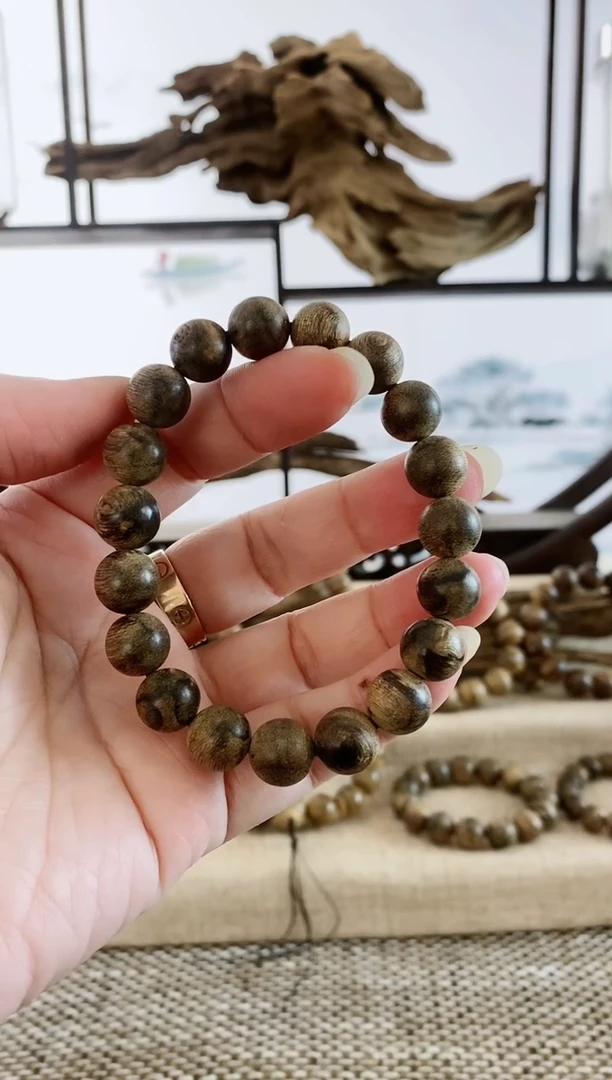 沉香手串越南嘉莱百年老料11MM单圈
