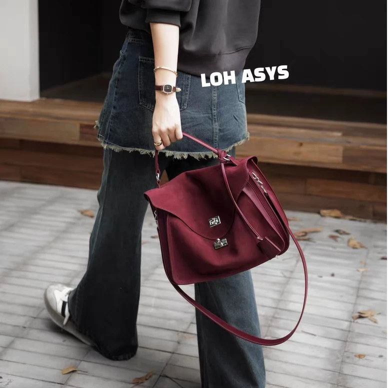 早秋新款女士手提斜挎包（梅紫色）