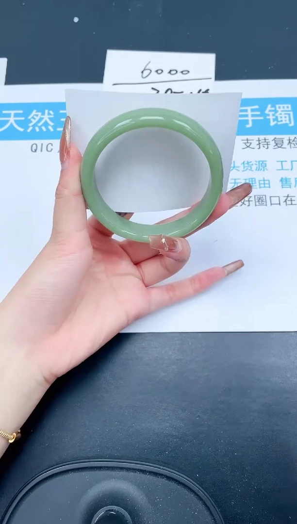 【闪购商品】石英质玉手镯未镶嵌50-62