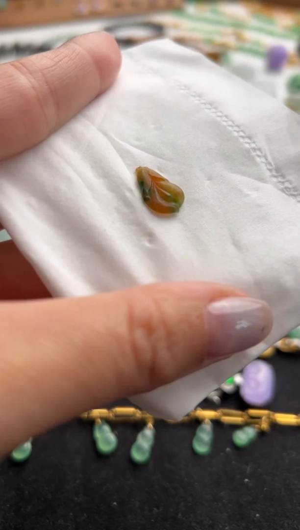 定制翡翠未镶嵌黄加绿羽毛1600+160