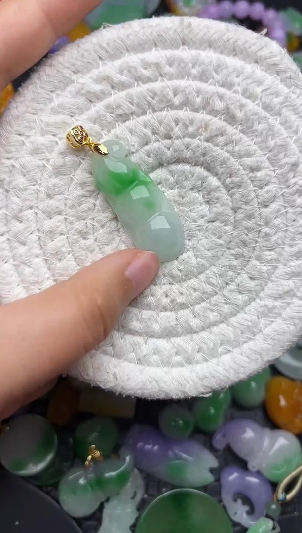 颈饰未镶嵌翡翠缅甸翡翠吊坠