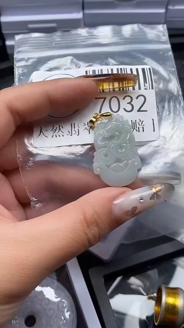 吊坠(不含链)未镶嵌翡翠7032
