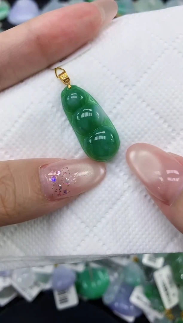 颈饰18K金镶嵌翡翠1111111111