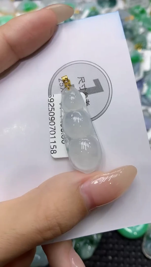颈饰18K金镶嵌翡翠111111111111