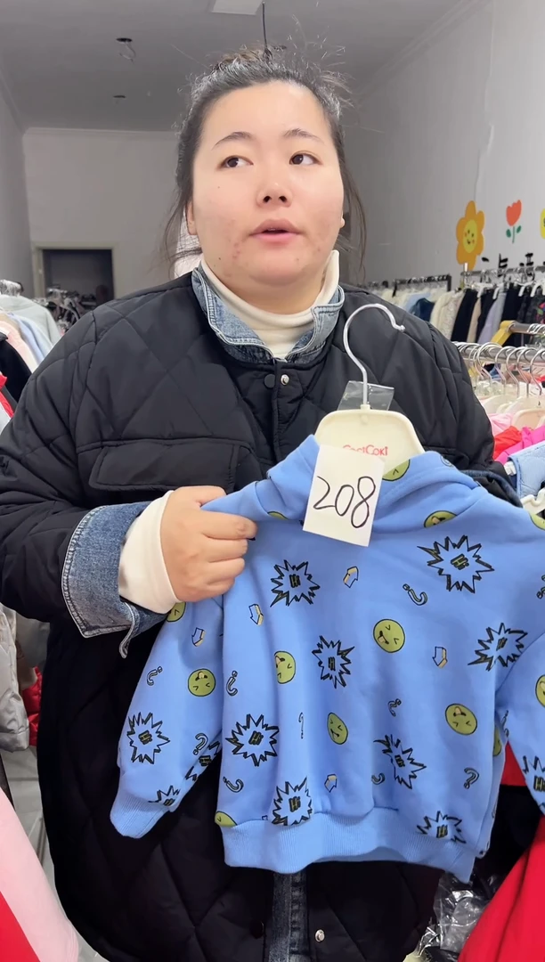 208编码，90尺码，蓝色连帽加棉卫衣