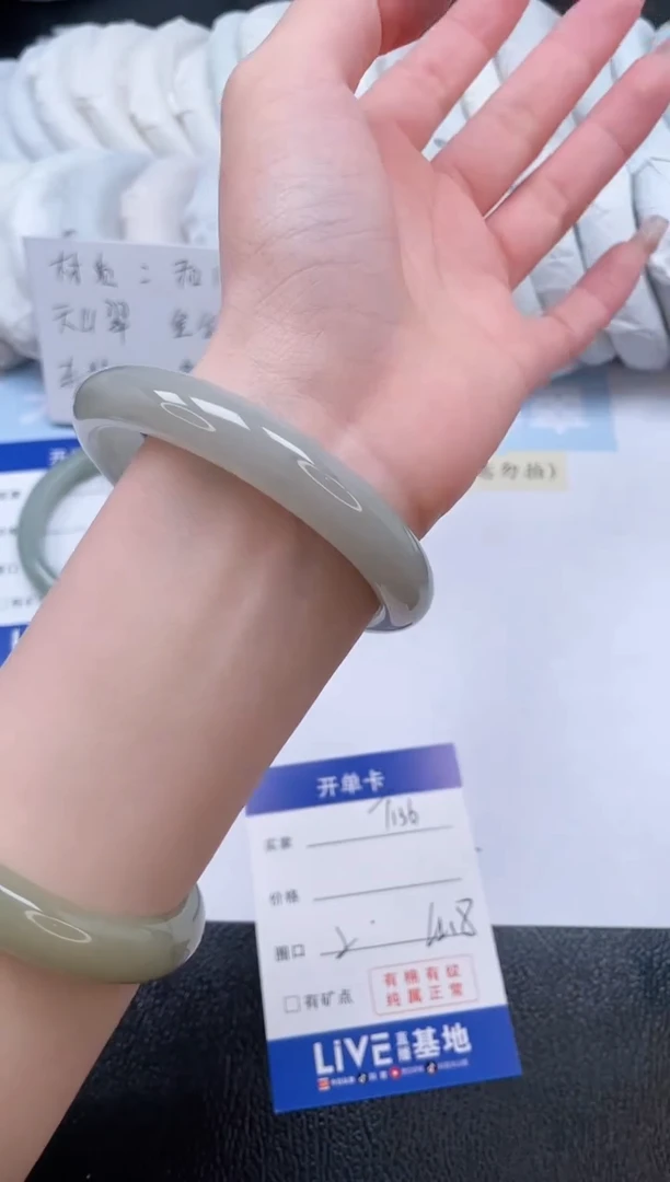 【闪购商品】石英质玉手镯未镶嵌T136-62.8