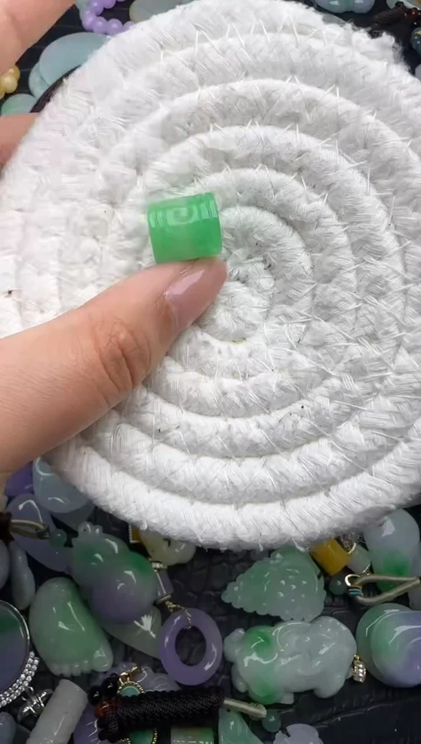 颈饰未镶嵌翡翠缅甸翡翠吊坠