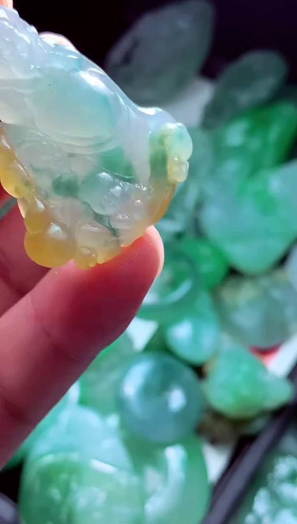 未镶嵌定制翡翠枫*?翡翠毛货定制