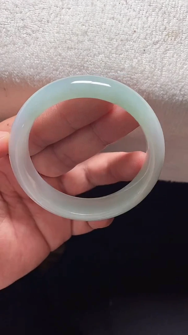 定制翡翠未镶嵌手镯需要精细抛光 不支持退换