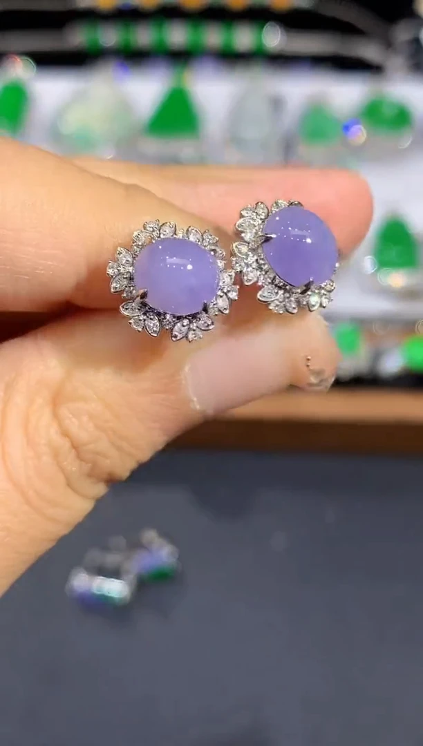 18K金镶嵌翡翠耳饰多样性发其一