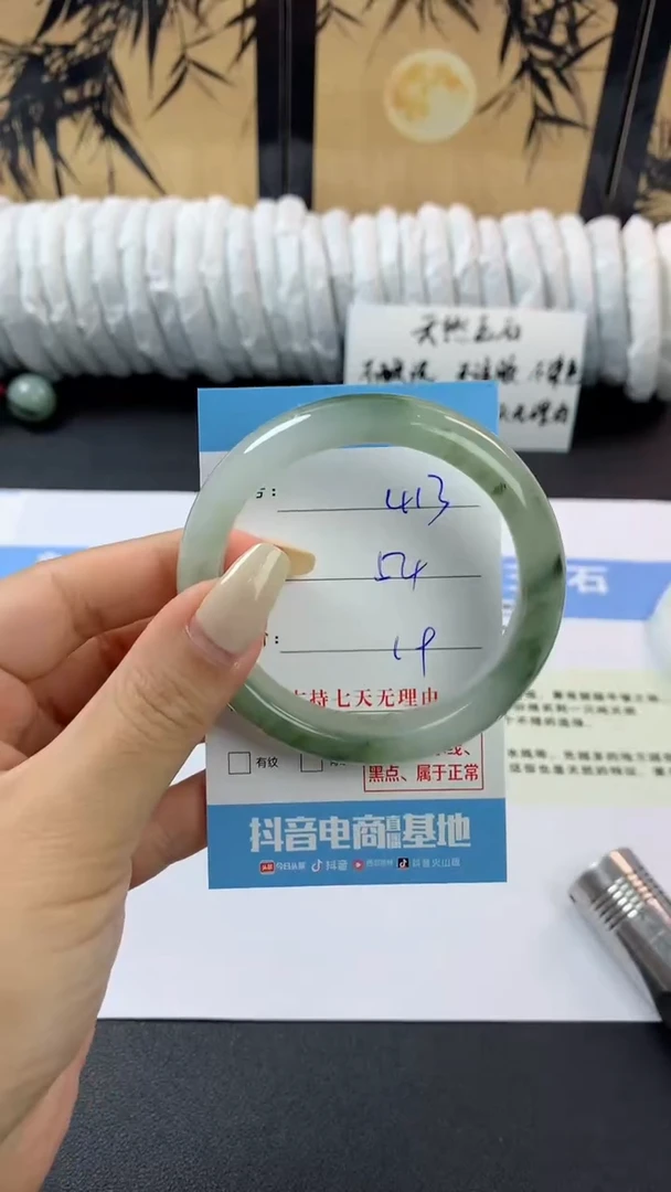 石英质玉手镯未镶嵌m413