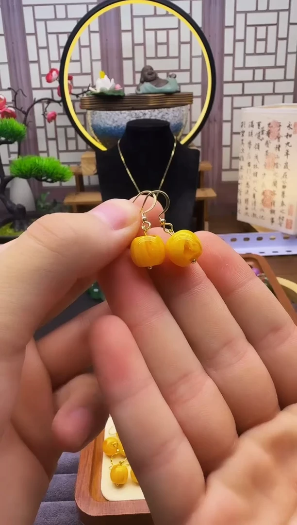 14K金镶嵌蜜蜡耳饰E01