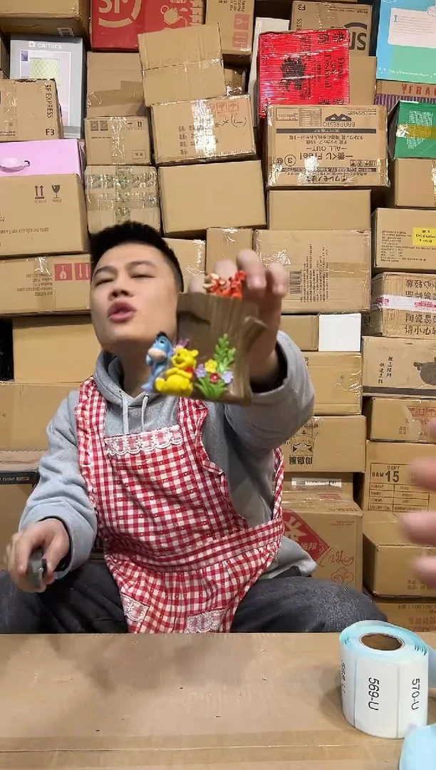 【闪购商品】杯树脂维尼树桩笔筒A