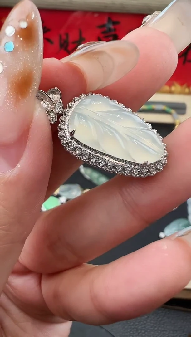 18K金镶嵌戒指翡翠勿拍