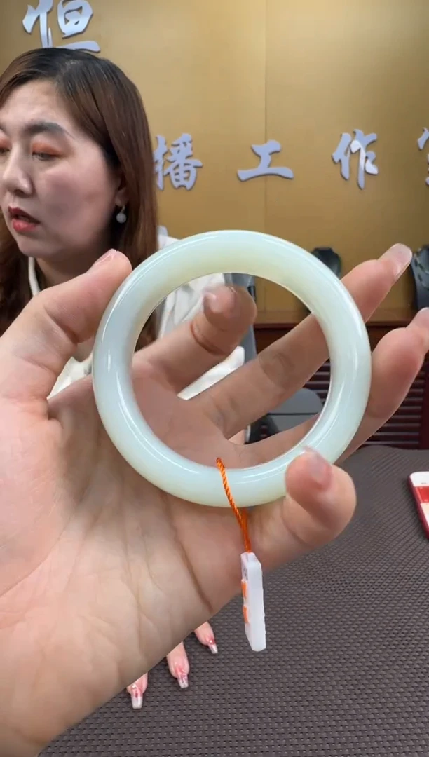 【闪购商品】和田玉手镯未镶嵌56