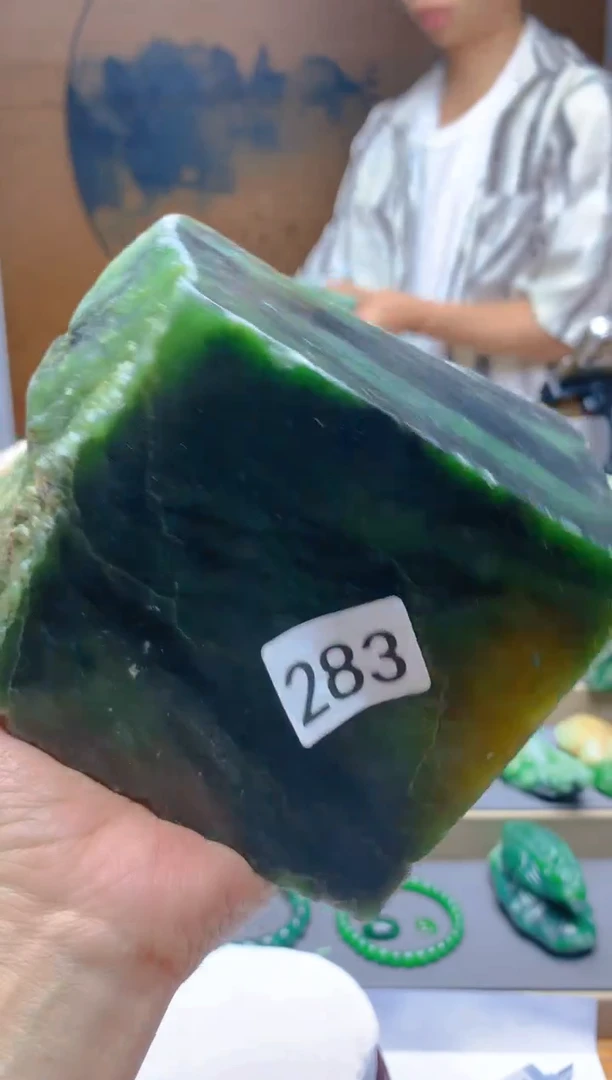 和田玉（碧玉）未镶嵌珠宝半成品1