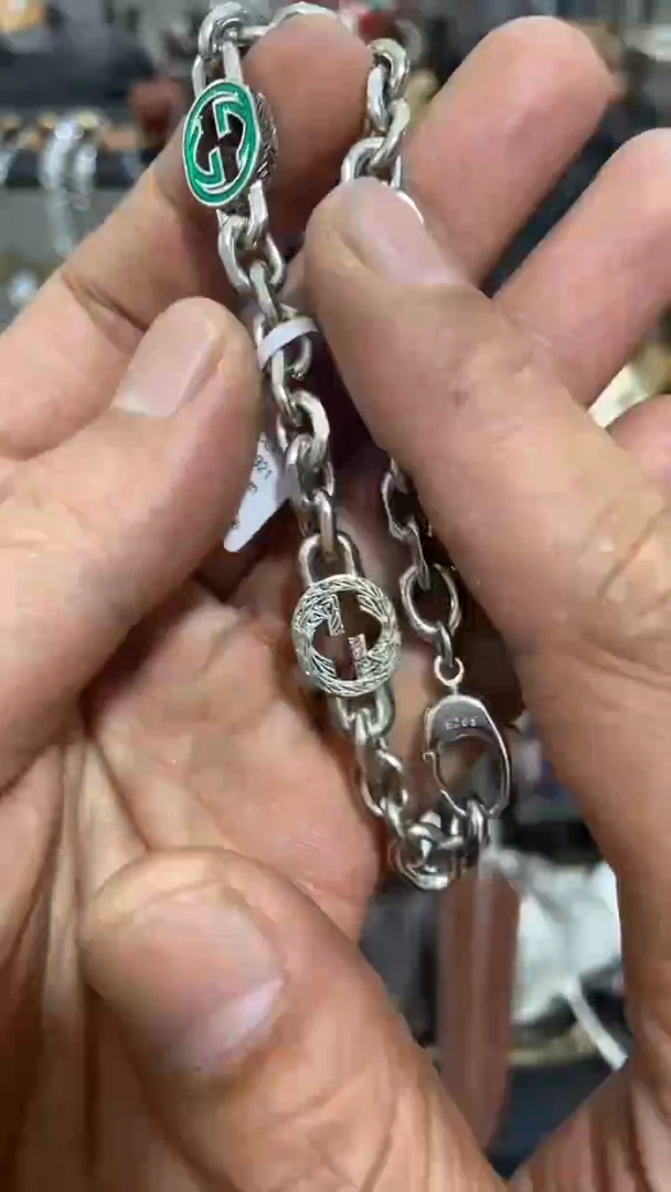 瓷片闪购商品  如图所示