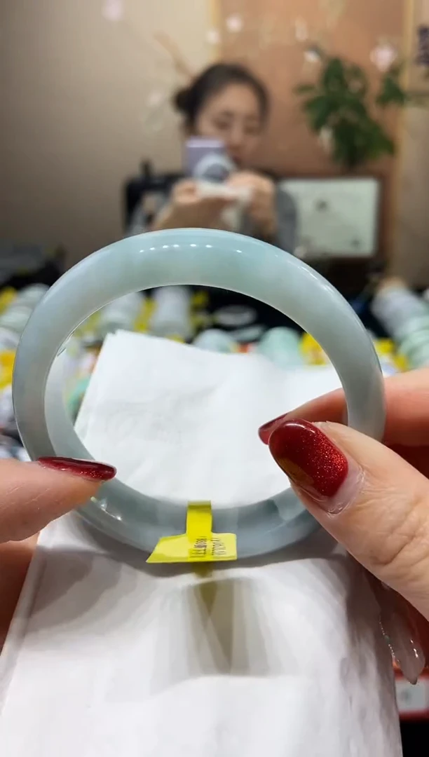 【闪购商品】翡翠手镯未镶嵌58圈口