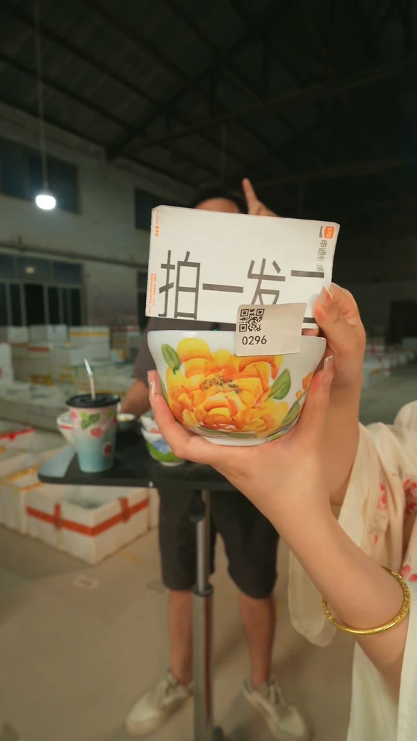 碗2只装景德镇高温釉下手绘陶瓷