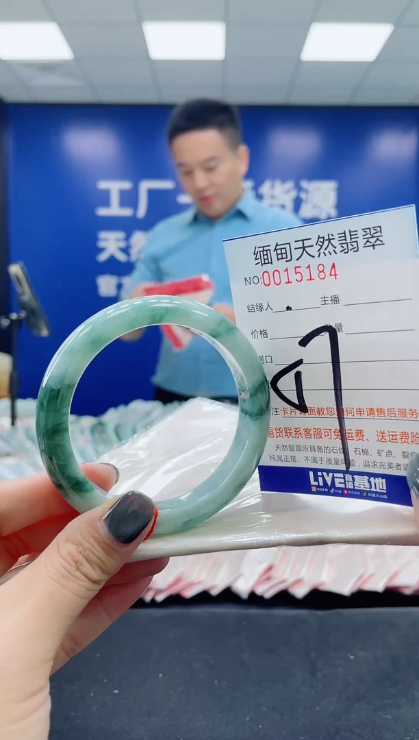 未镶嵌手镯翡翠天然翡翠手镯