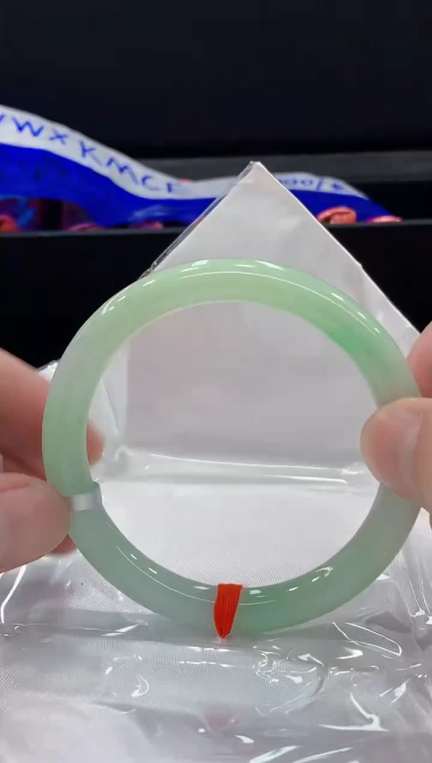 翡翠手镯未镶嵌手镯