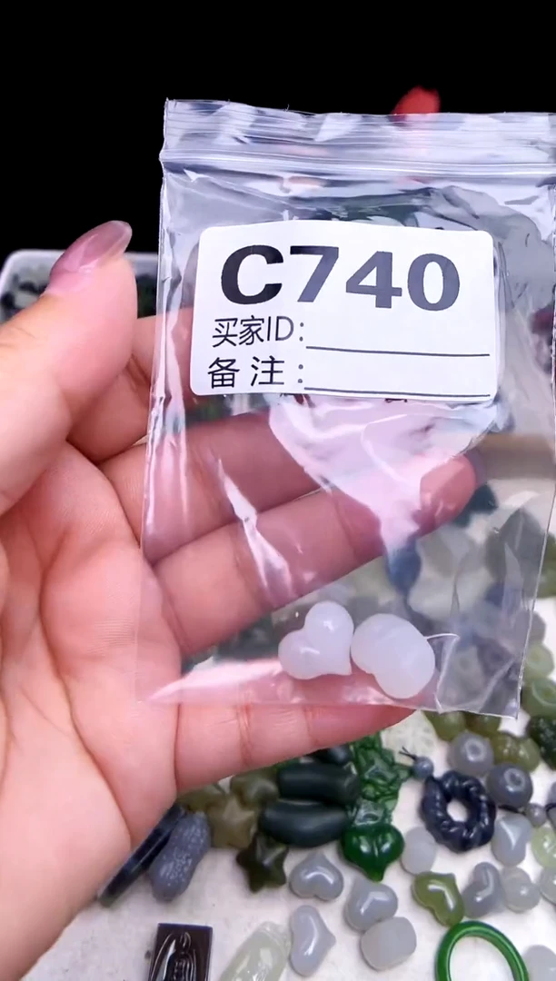 颈饰未镶嵌和田玉 一对