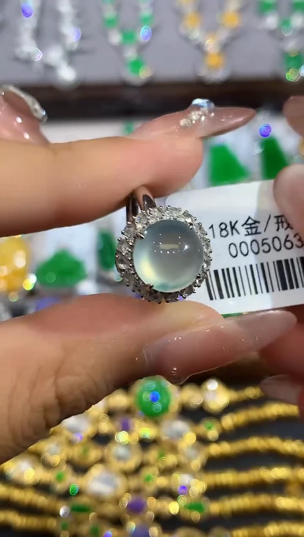 18K金镶嵌戒指翡翠SY0005063多样性发其一