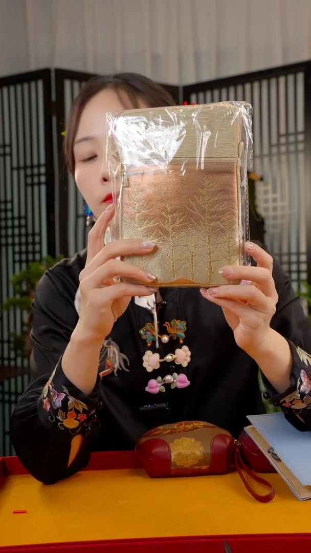 刺绣非遗苏绣绒花饰品