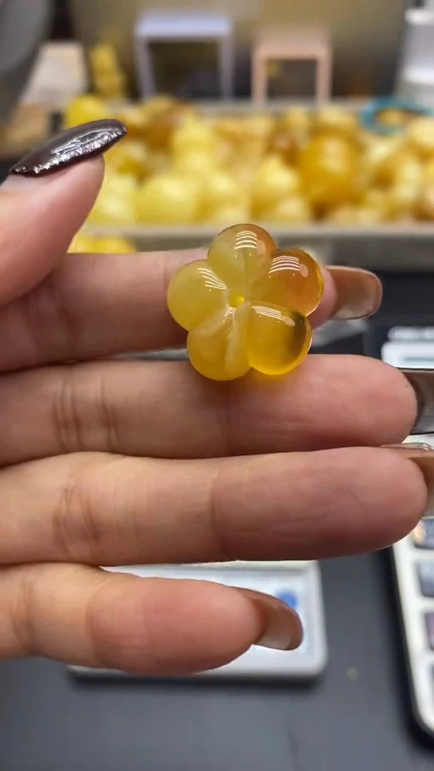 琥珀未镶嵌珠宝奇石377