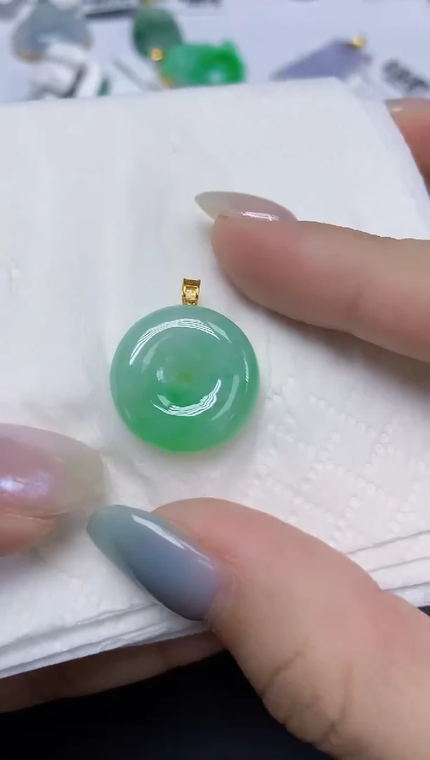 翡翠18K金镶嵌颈饰天然缅甸翡翠A货