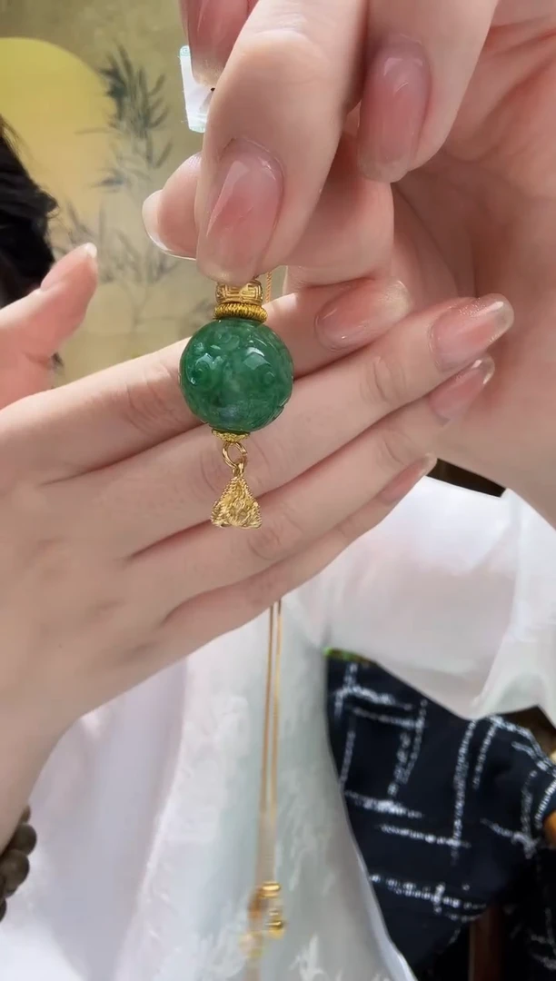 颈饰未镶嵌翡翠吊坠