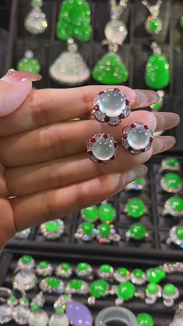 18K金镶嵌戒指翡翠套装