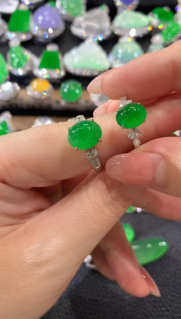 18K金镶嵌戒指翡翠D32 多样性发货一件