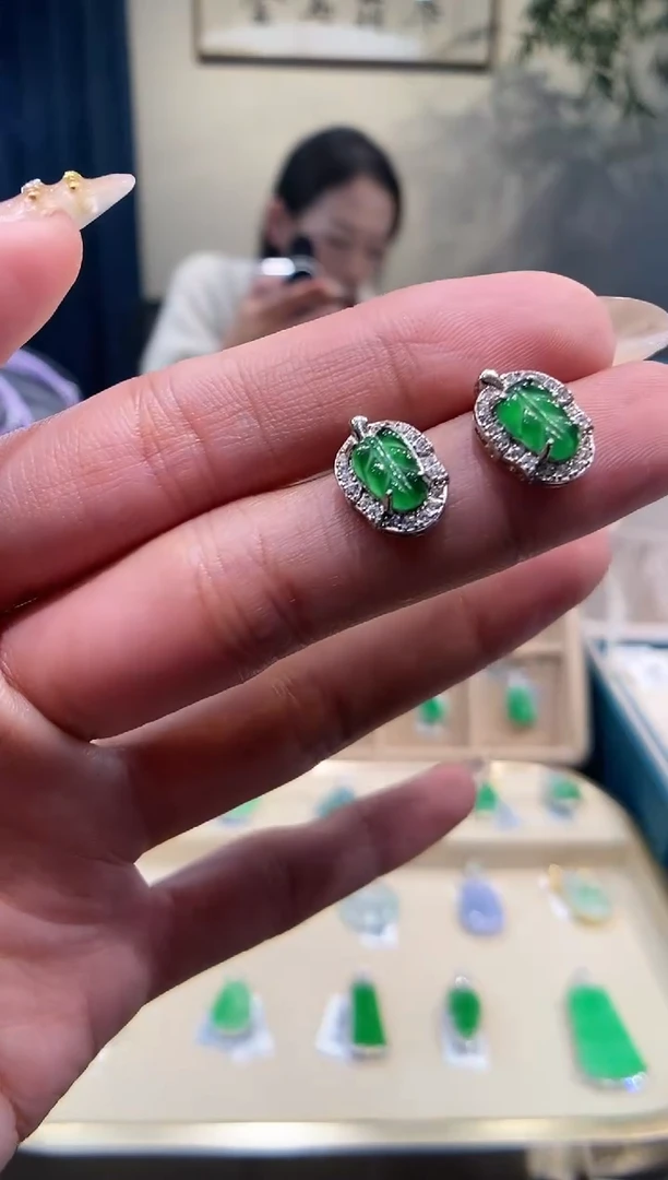 【闪购商品】翡翠吊坠(不含链)银S925镶嵌耳钉