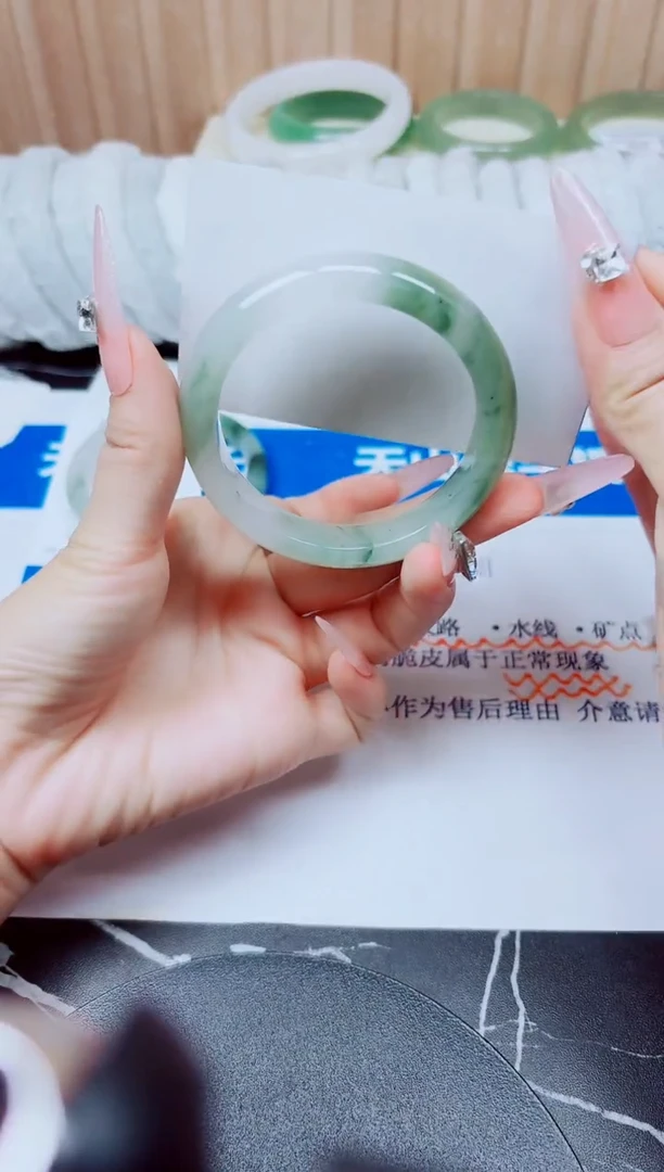 未镶嵌手镯石英质玉70/54.2