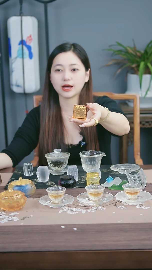 茶盏古法琉璃黄色方形镂空盖置