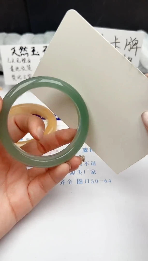 【闪购商品】石英质玉手镯未镶嵌230