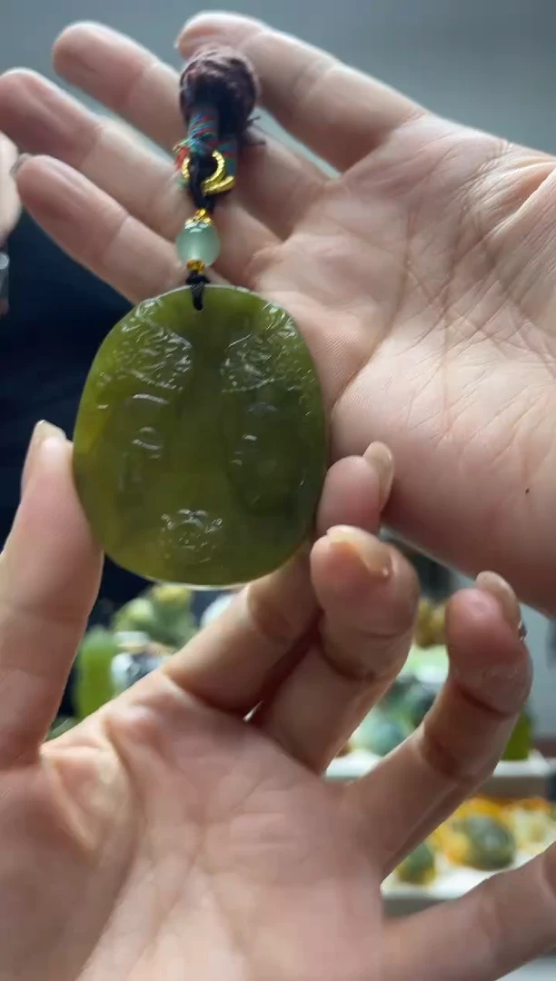 未镶嵌岫玉颈饰`