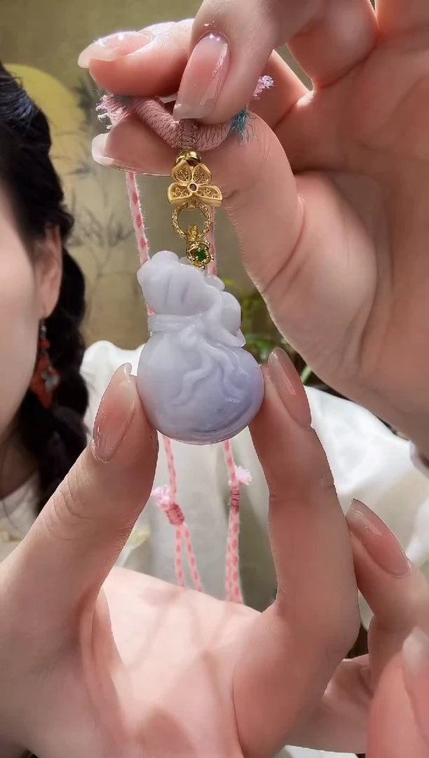 颈饰未镶嵌翡翠吊坠