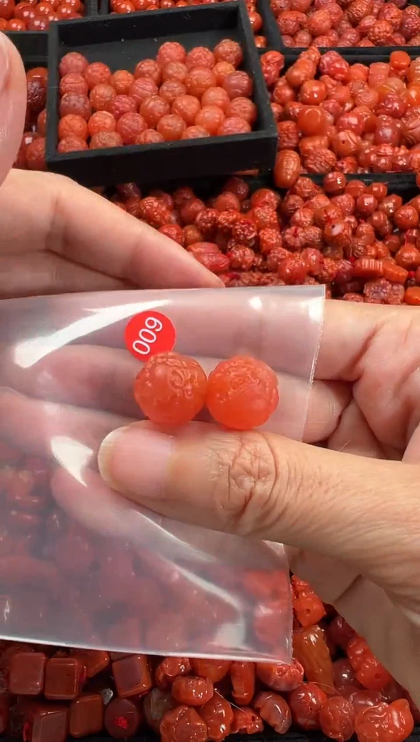 南红玛瑙未镶嵌颈饰1