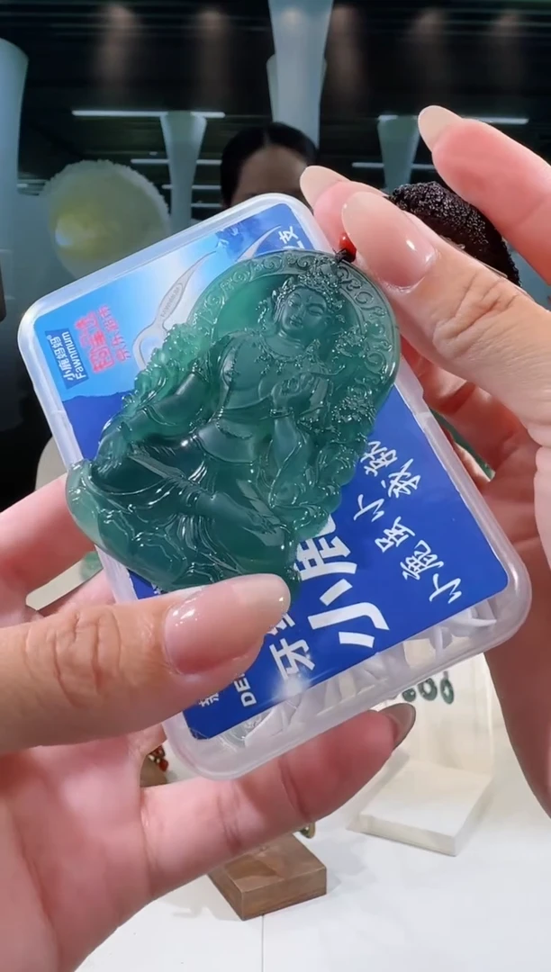翡翠未镶嵌吊坠(不含链)纯天然A货翡翠   度母