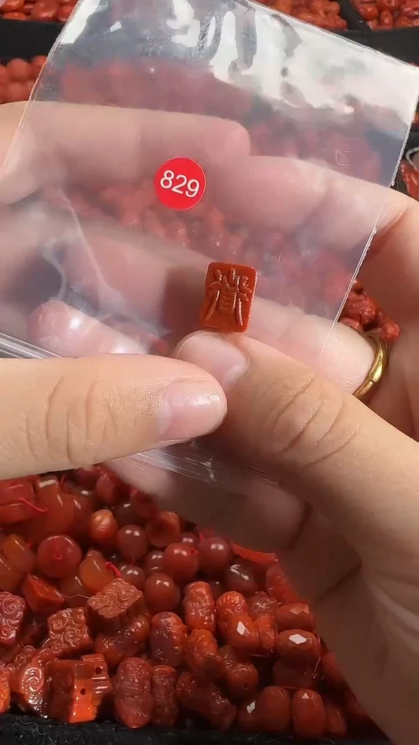 颈饰未镶嵌南红玛瑙1