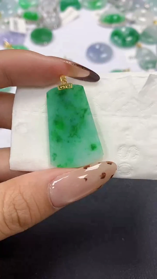 颈饰18K金镶嵌翡翠a货假一赔三支持复检百元上9元证书费自理