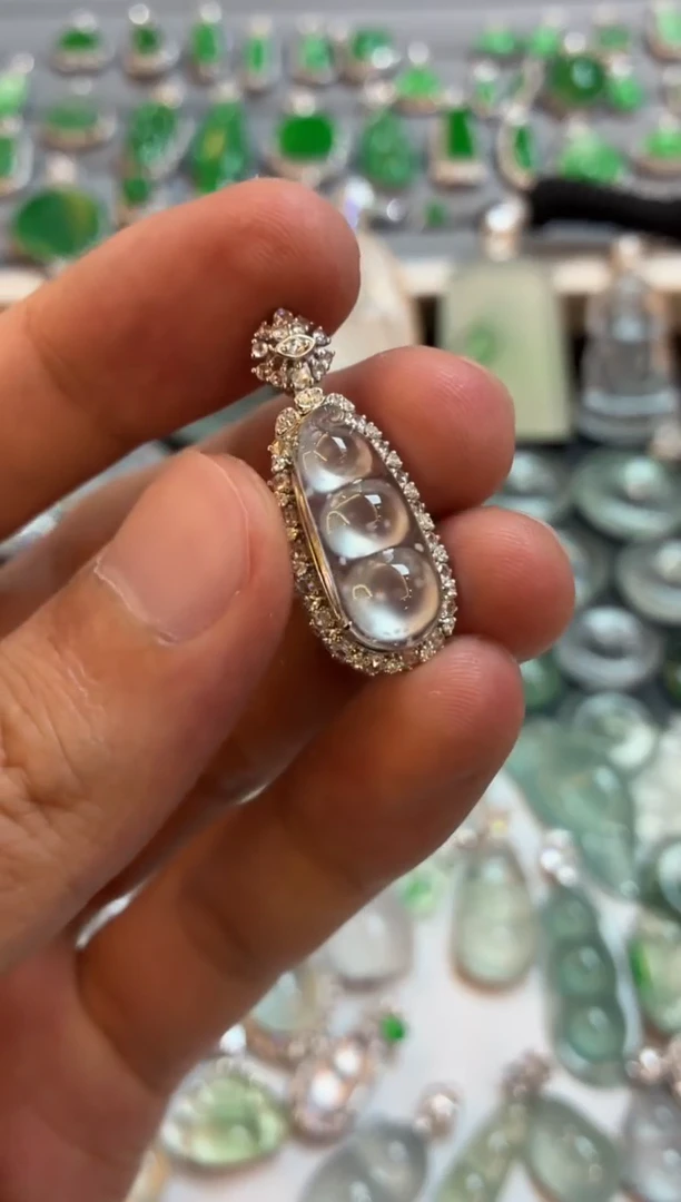 吊坠(不含链)18K金镶嵌翡翠豆子