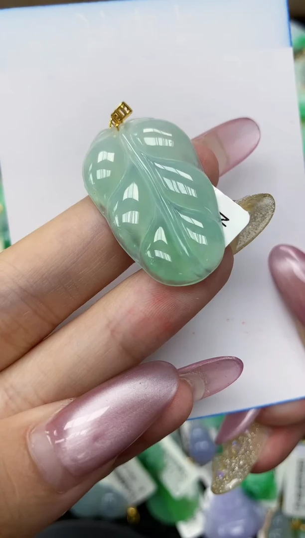 翡翠18K金镶嵌颈饰1111111111