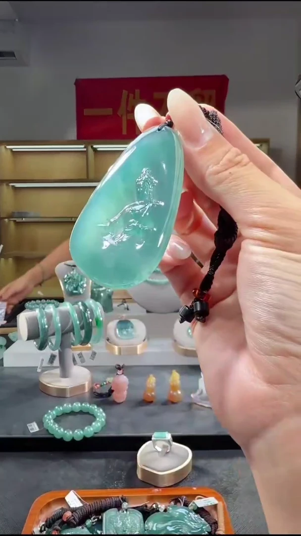 吊坠(不含链)未镶嵌翡翠自在观音