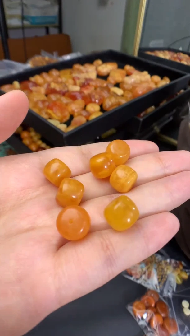 蜜蜡未镶嵌珠宝奇石多样性发一件