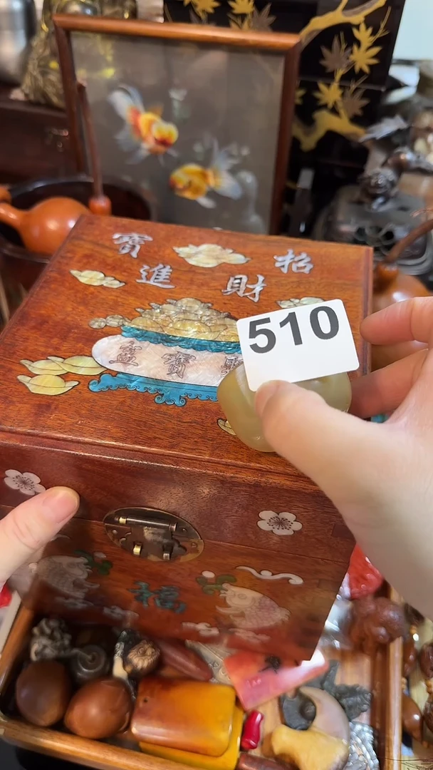 用****8回流直播间摆件手把件瓷器